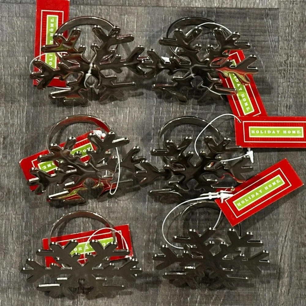 New Set of 8 Silvertone Snowflake Napkin Rings